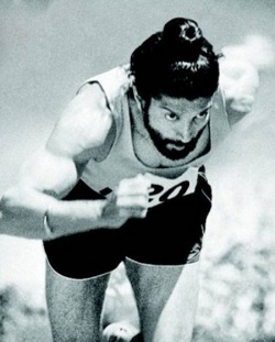 Farhan Akhtar overwhelmed with response to his Milkha Singh look